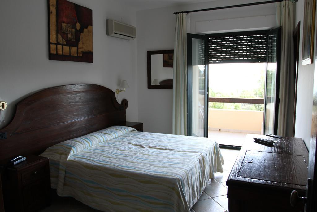 Hotel Mediterraneo ซานตามาเรีย นาวาร์เรเซ ห้อง รูปภาพ