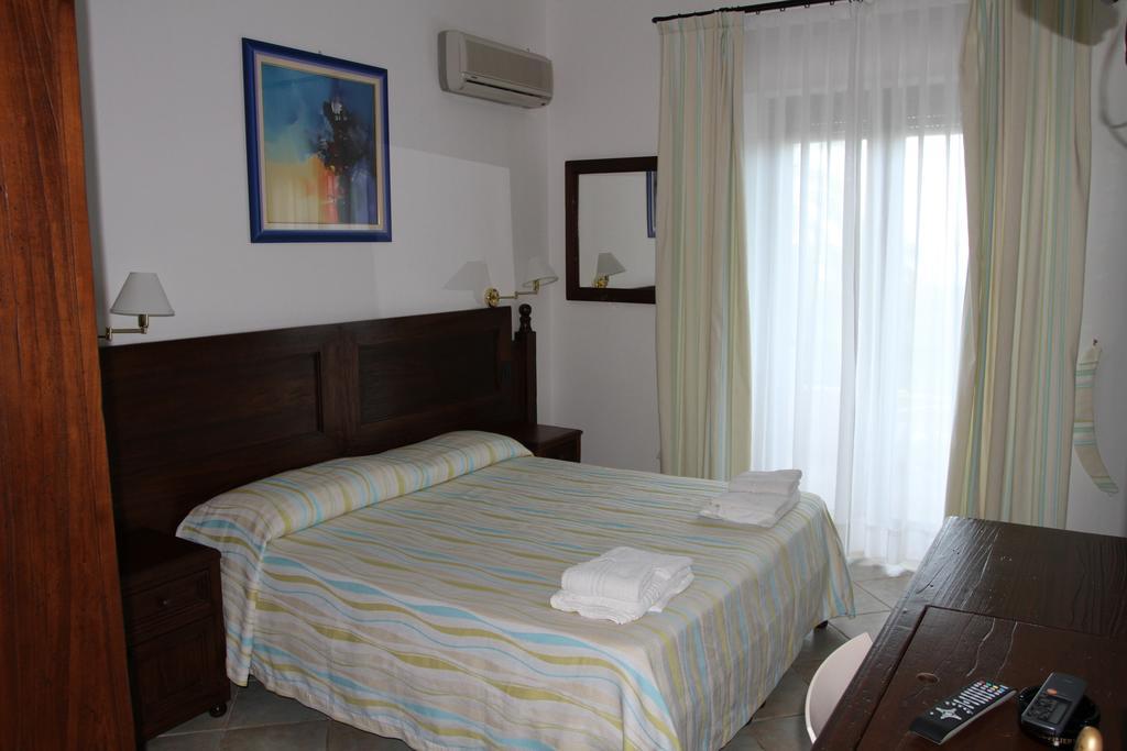 Hotel Mediterraneo ซานตามาเรีย นาวาร์เรเซ ห้อง รูปภาพ
