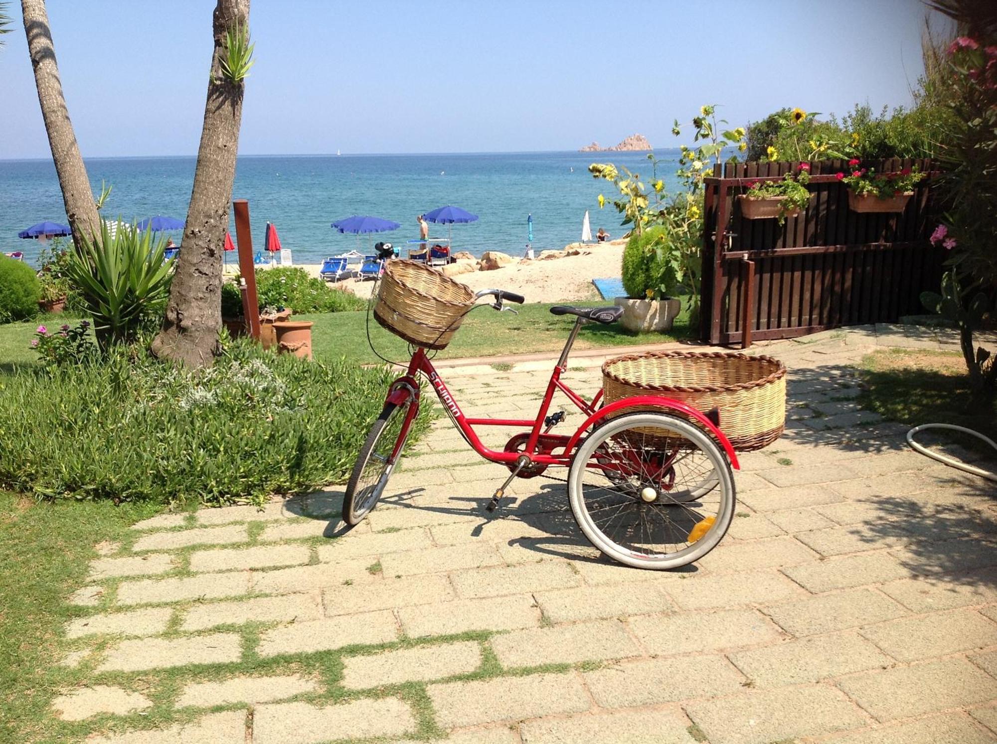 Hotel Mediterraneo ซานตามาเรีย นาวาร์เรเซ ภายนอก รูปภาพ