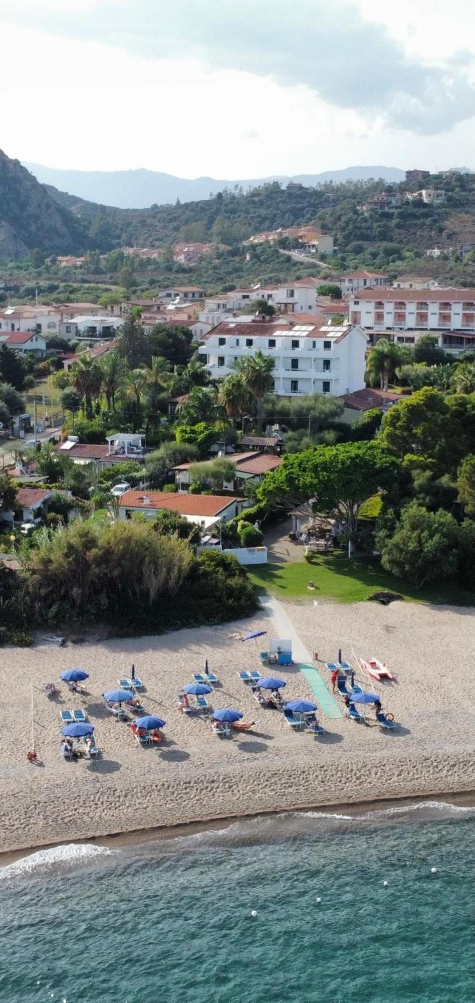 Hotel Mediterraneo ซานตามาเรีย นาวาร์เรเซ ภายนอก รูปภาพ