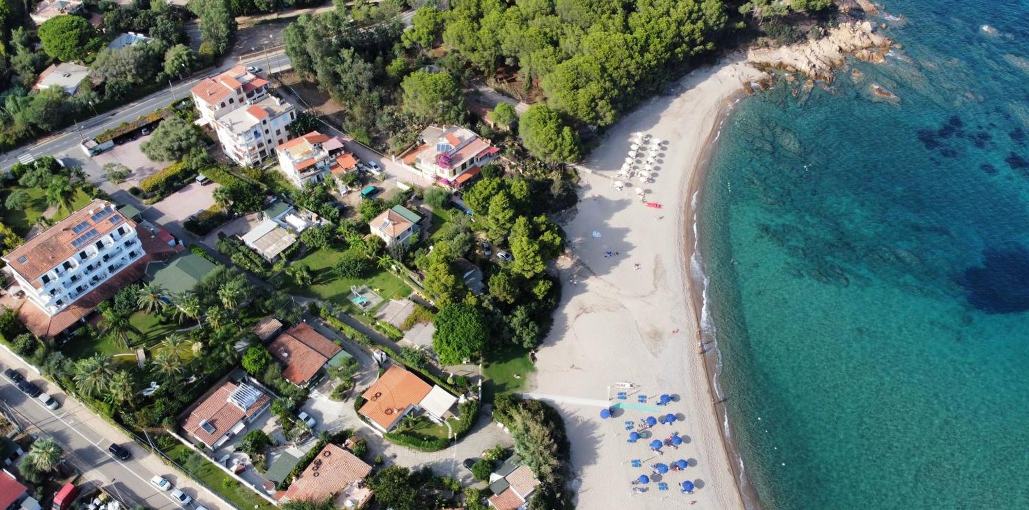Hotel Mediterraneo ซานตามาเรีย นาวาร์เรเซ ภายนอก รูปภาพ