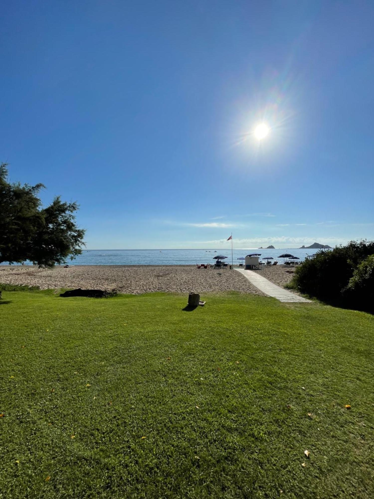 Hotel Mediterraneo ซานตามาเรีย นาวาร์เรเซ ภายนอก รูปภาพ