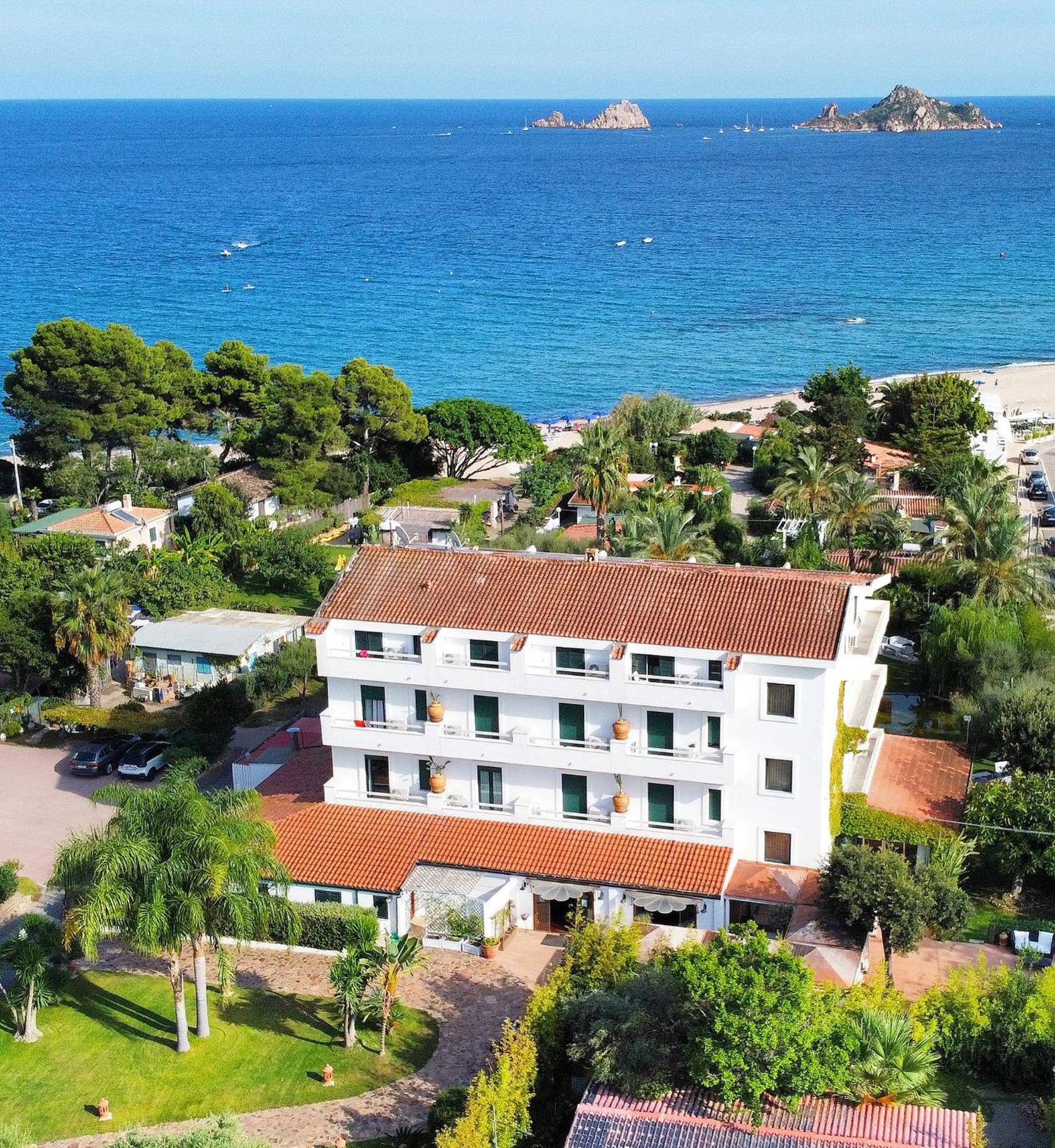 Hotel Mediterraneo ซานตามาเรีย นาวาร์เรเซ ภายนอก รูปภาพ