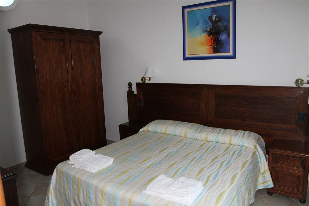 Hotel Mediterraneo ซานตามาเรีย นาวาร์เรเซ ภายนอก รูปภาพ