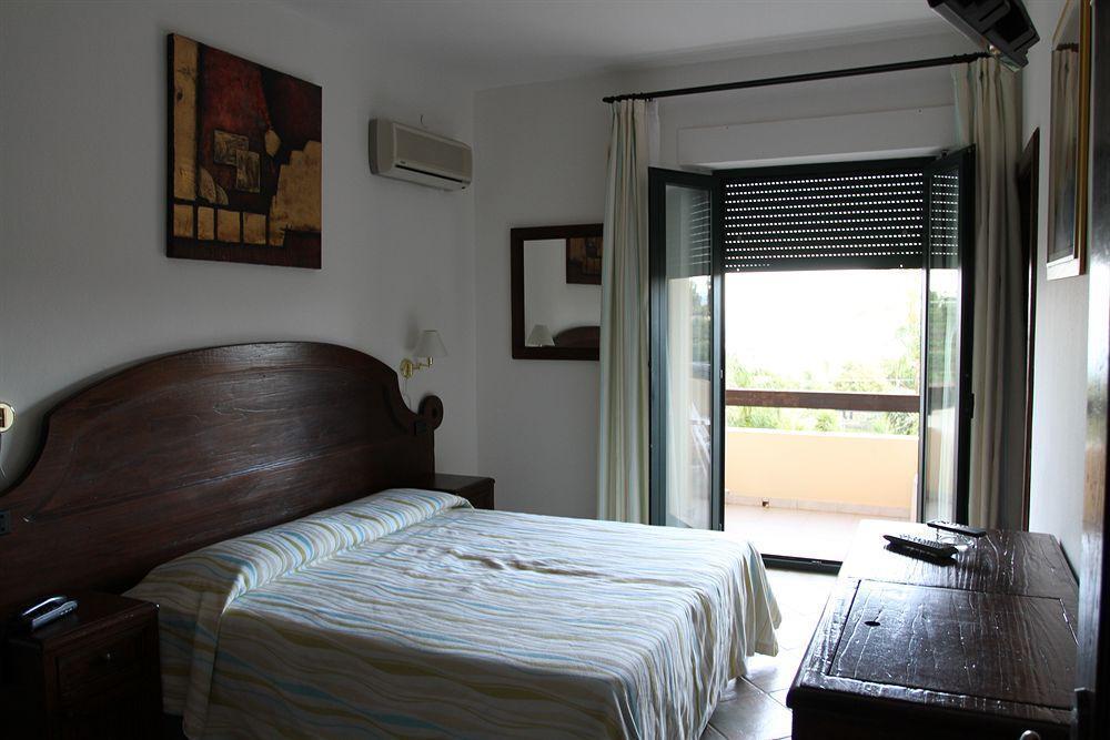 Hotel Mediterraneo ซานตามาเรีย นาวาร์เรเซ ภายนอก รูปภาพ